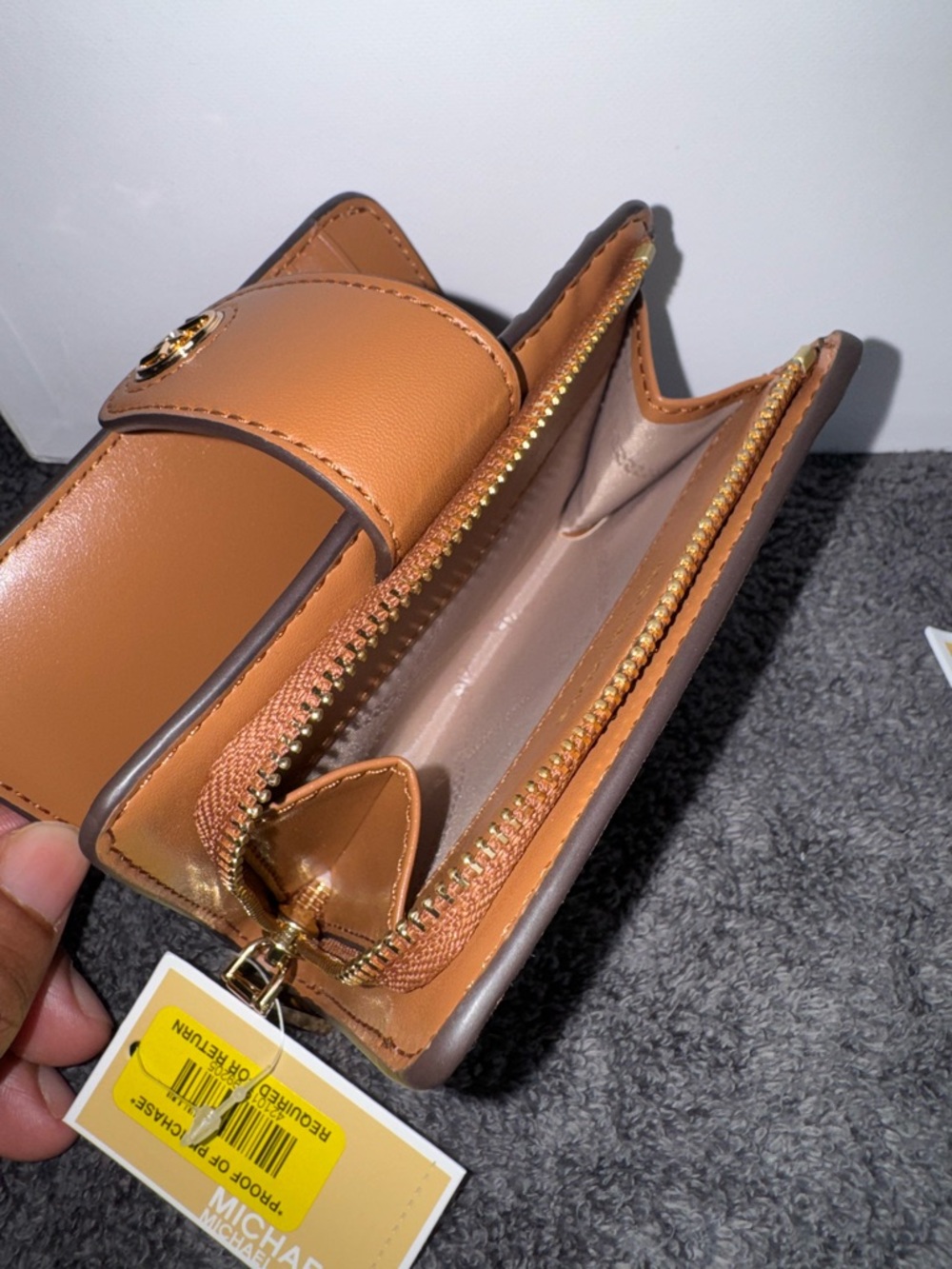 MICHAEL KORS Small Signature Logo VANILLA Wallet - Picture 8 of 10